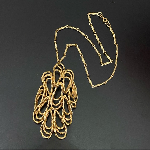 Vintage Abstract Modernist Twisted Bamboo Large Pendant Goldtone 20” Necklace - Picture 6 of 16
